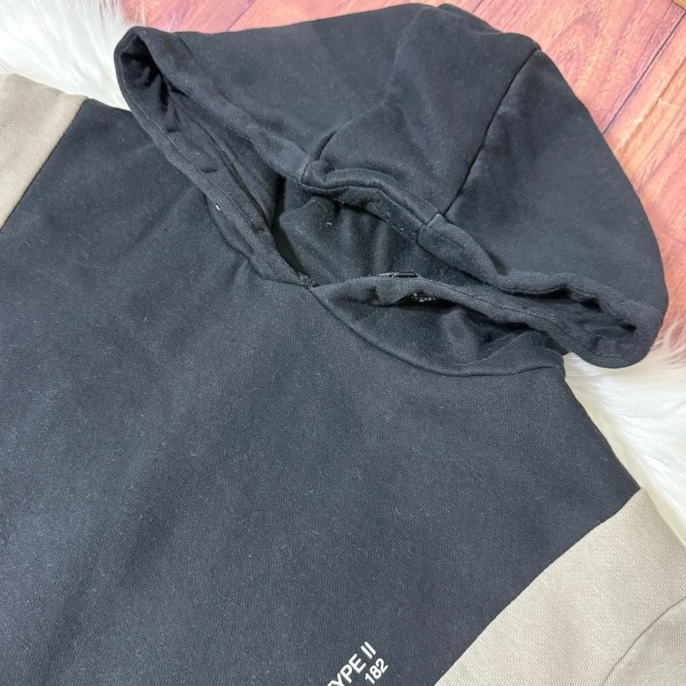 Primark Boys Size 10-11 Years Black and Tan Hooded Sweater with Ribbed Cuffs